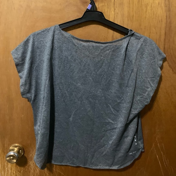 2 for 15$// Nike Cropped tee - Picture 2 of 2